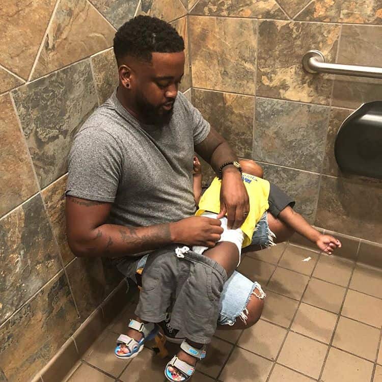 Fathers Have Started Campaigning For Baby Changing Facilities In Men's Toilets 1 Fathers Have Started Campaigning For Baby Changing Facilities In Men's Toilets 1