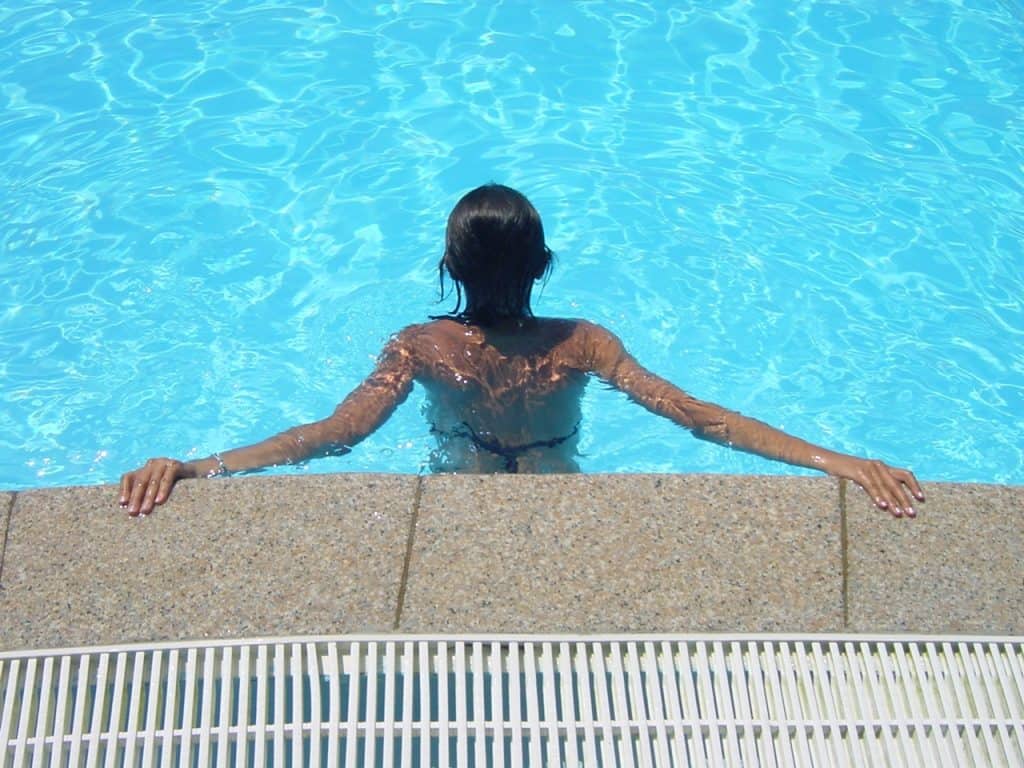 Lady Watching A Mother and Daughter on Holiday Exposes The Reality Behind Social Media Post 2 Lady Watching A Mother and Daughter on Holiday Exposes The Reality Behind Social Media Post 2
