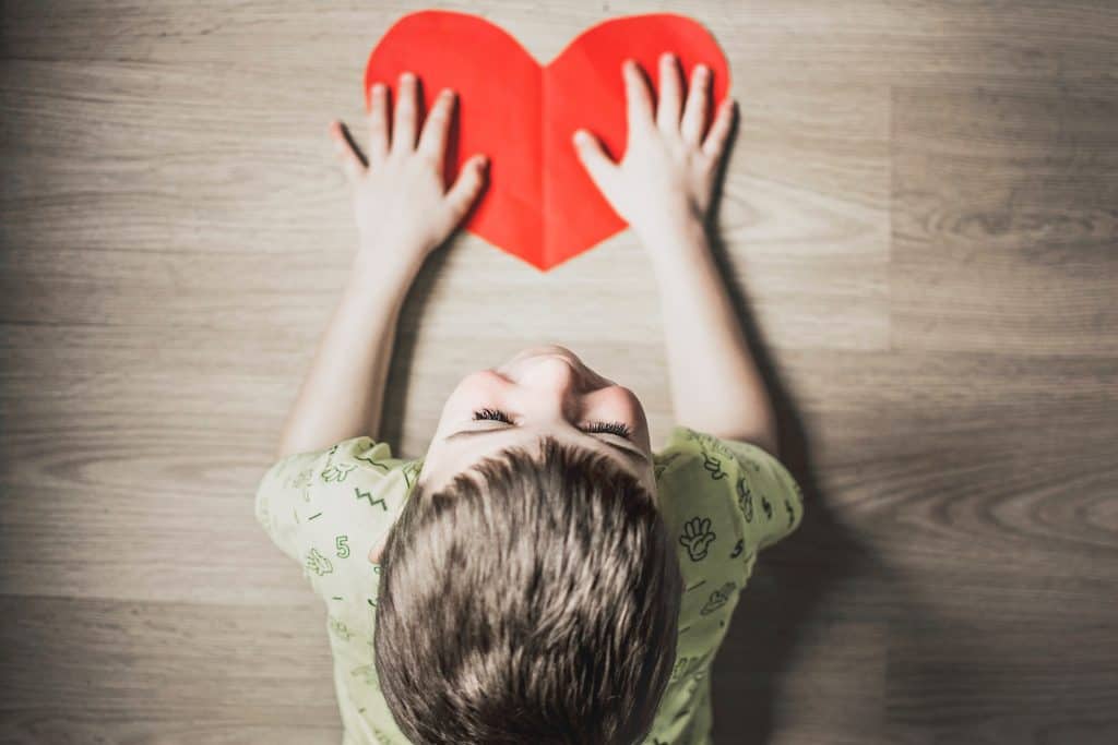4 Easy Activities to Keep Your Toddler Busy 1 4 Easy Activities to Keep Your Toddler Busy