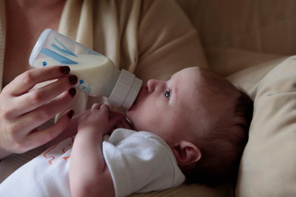 Breastfeeding versus bottle feeding?