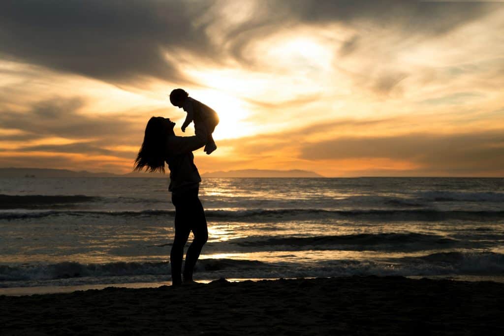 4 Ways To Drive Away the Stress Factor from Single Motherhood 1 Single motherhood